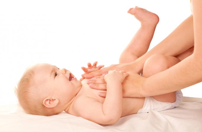 Загальний і професійний масаж для новонароджених