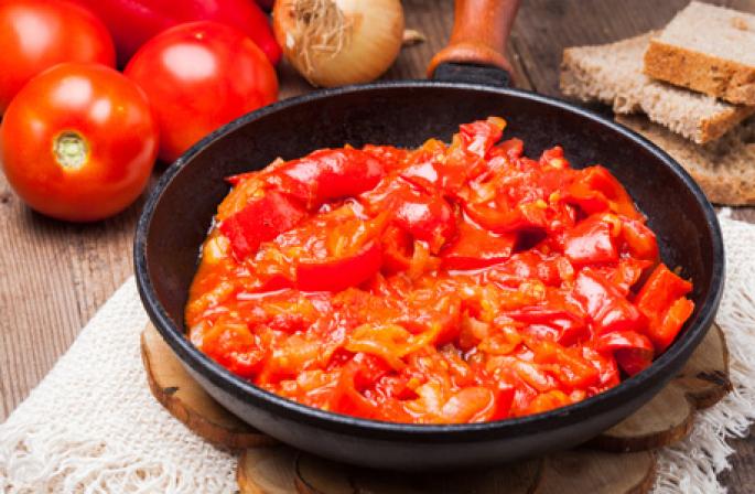 Lecho with pepper and tomato for the winter: simple recipes for savory lecho