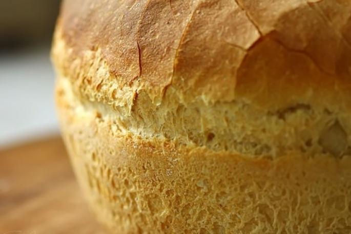 ओव्हनमध्ये फुगलेला पांढरा ब्रेड ओव्हन ड्राय यीस्टसाठी गव्हाच्या ब्रेडची कृती